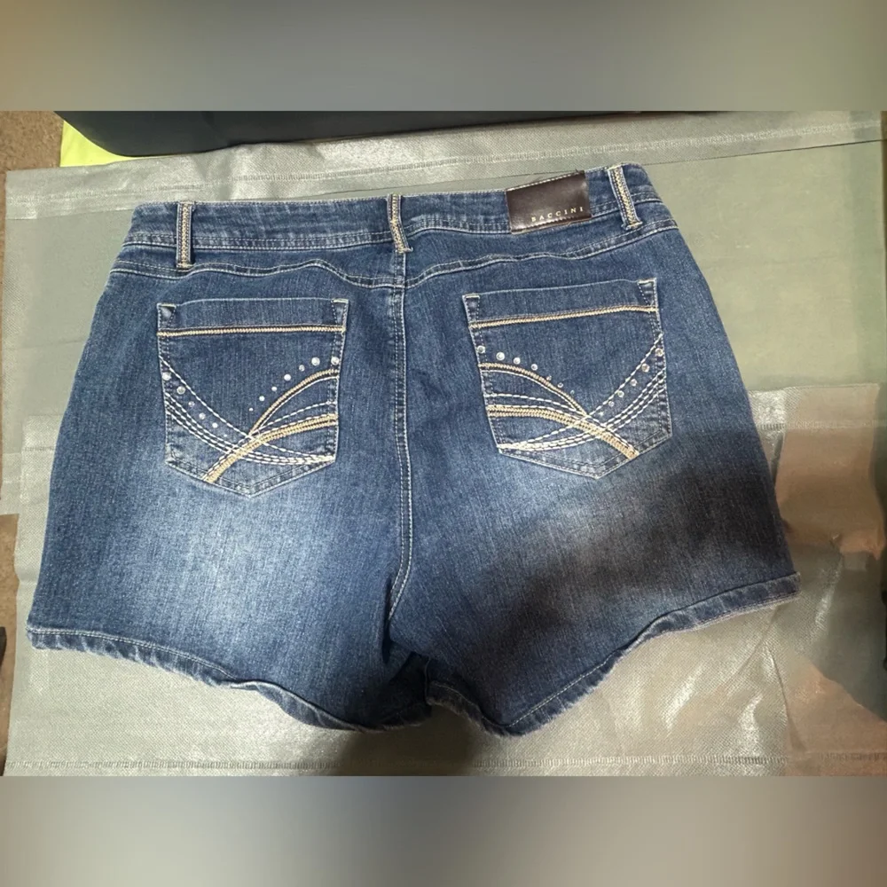VTG Baccini Denim Shorts in Medium Blue size 12 EUC patch on back